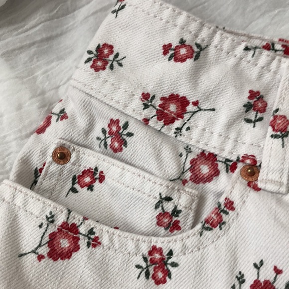 BDG urban outfitters red white floral denim skirt - Picture 4 of 6